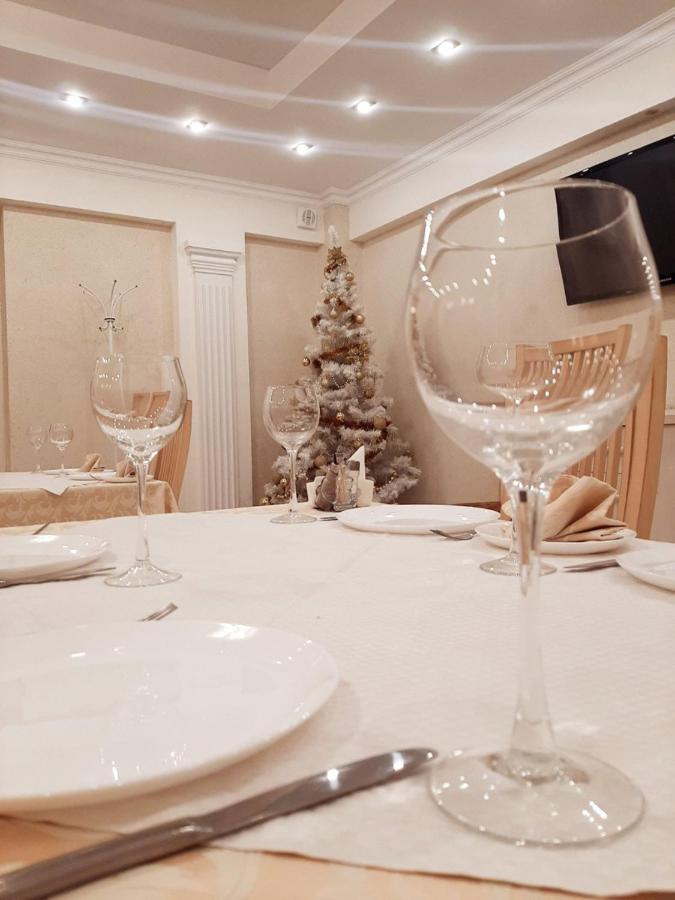 Hotel Vetraz Vitebsk Buitenkant foto